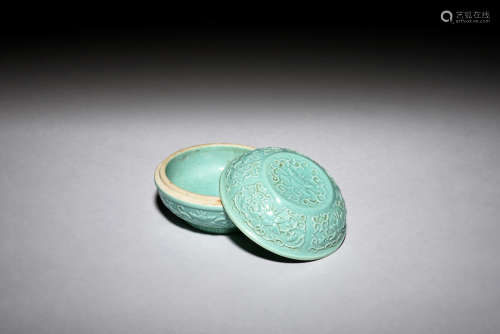 TURQUOISE GLAZED AND CARVED 'FLOWERS AND VINES' BOX WITH COVER