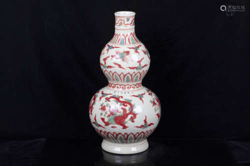 WUCAI 'MYTHICAL BEASTS' DOUBLE GOURD VASE