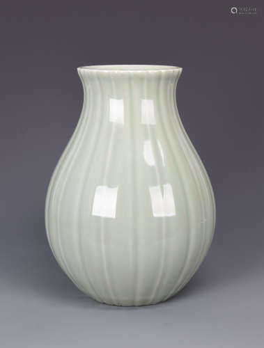 CELADON GLAZED AND LOBED JAR, ZUN