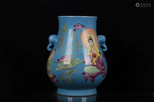 FAMILLE ROSE AND BLUE GROUND 'GUANYIN' VASE WITH HANDLES