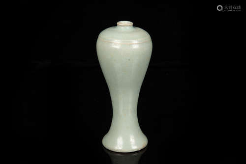 RU TYPE CELADON GLAZED VASE