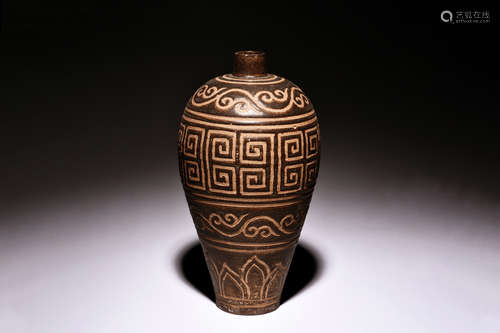 BLACK GLAZED AND CARVED VASE, MEIPING