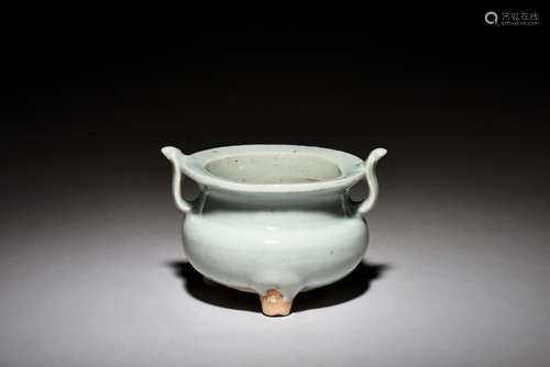 JUN WARE TRIPOD CENSER WITH HANDLES