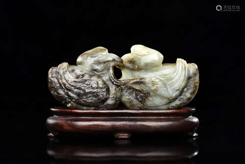 JADE CARVED 'MANDARIN DUCKS' FIGURAL GROUP