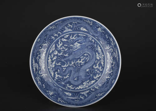 BLUE AND WHITE 'DRAGON' DISH