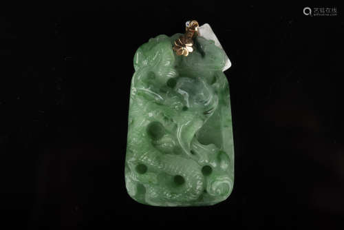 JADE PENDANT WITH 18K GOLD