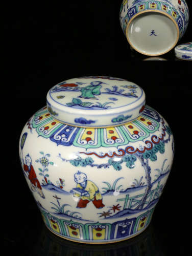 DOUCAI 'CHILDREN' JAR WITH COVER
