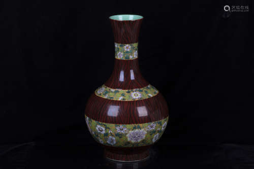 FAMILLE ROSE AND WOOD PATTERN 'FLOWERS' VASE