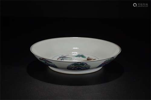 A Chinese Dou-Cai Glazed Porcelain Plate