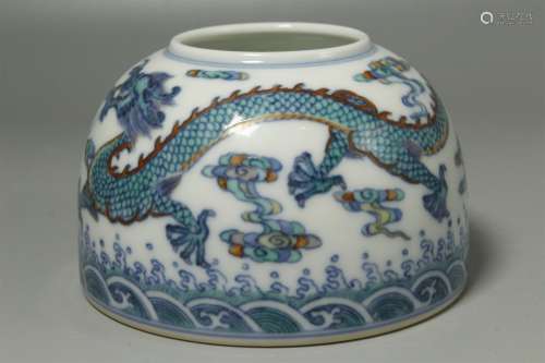 A Chinese Dou-Cai Glazed Porcelain Water Pot 