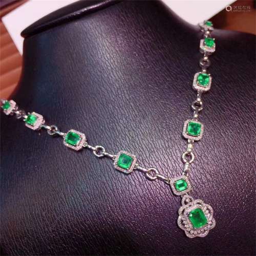 A Chinese Carved Emerald Necklace