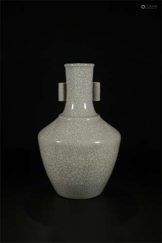 A Chinese Ge-Type Glazed Porcelain Vase