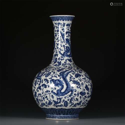 A Chinese Blue and White Porcelain Vase