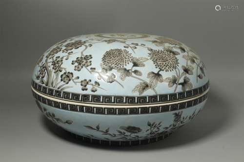 A Chinese Black Glazed Porcelain Box