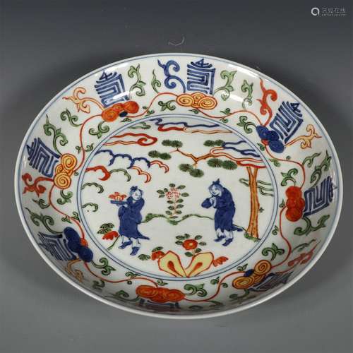 A Chinese Wu-Cai Glazed Porcelain Plate