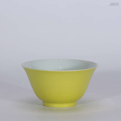 A Chinese Yellow Glazed Porcelain Cup