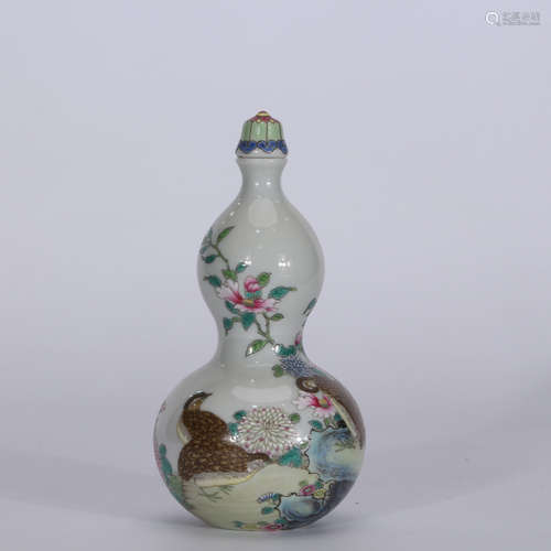 A Chinese Famille Rose Porcelain Snuff Bottle