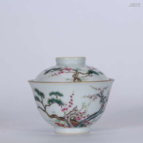 A Chinese Famille Rose Porcelain Covered Bowl