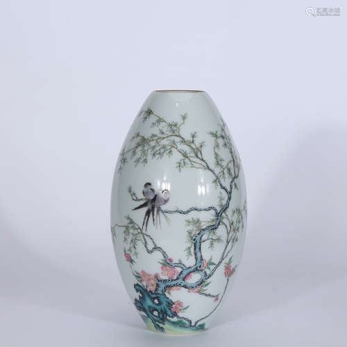 A Chinese Famille Rose Porcelain Olive-shaped Vase