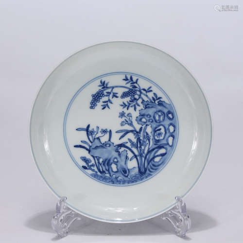 A Chinese Floral Porcelain Plate