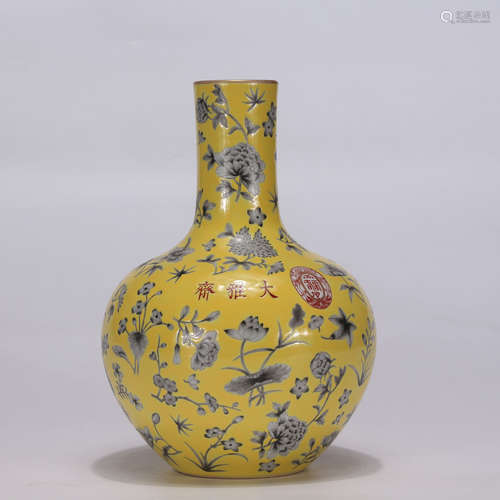 A Chinese Floral Porcelain Vase