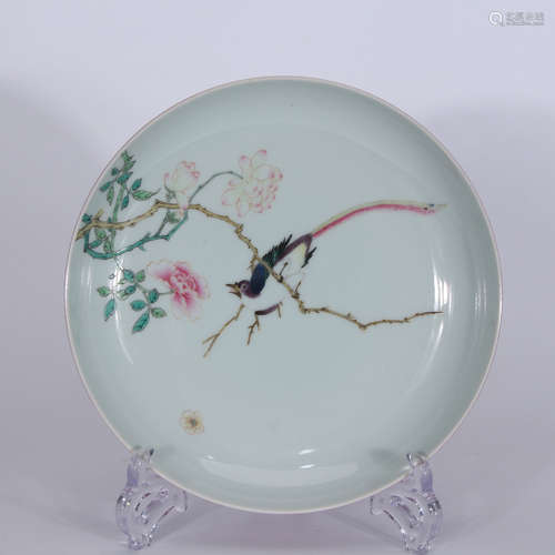 A Chinese Famille Rose Porcelain Plate