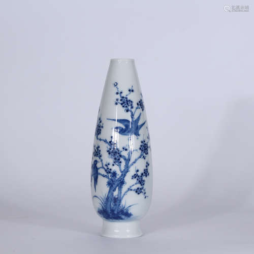 A Chinese Blue and White Porcelain Vase