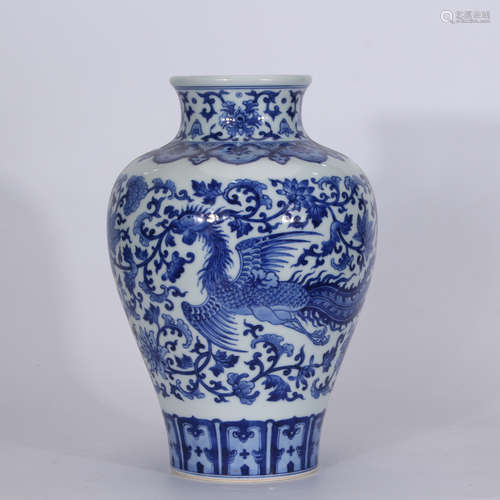 A Chinese Blue and White Porcelain Vase