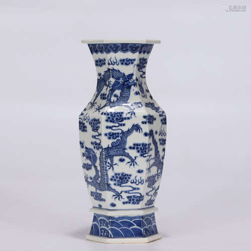 A Chinese Dragon Patterned Porcelain Vase