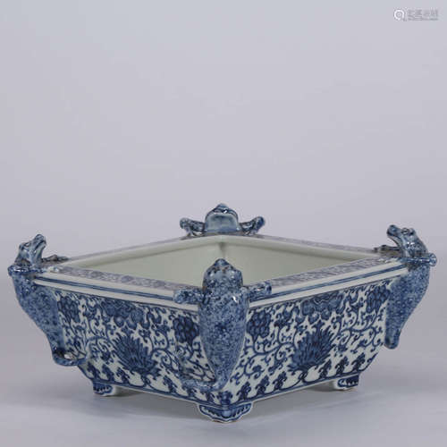 A Chinese Blue and White Porcelain Four-legged Basin