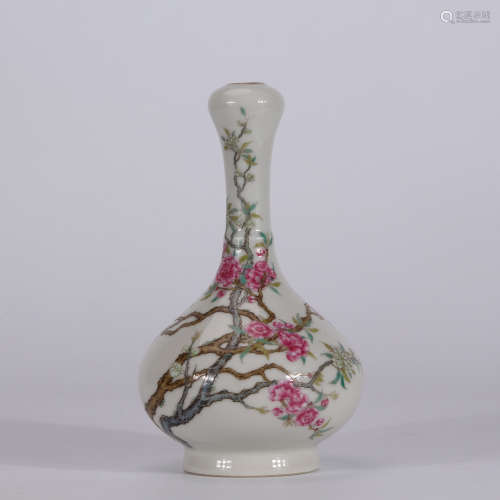 A Chinese Famille Rose Porcelain Garlic-mouthed Vase