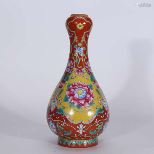 A Chinese Red Ground Porcelain Garlic-mouthed Vase