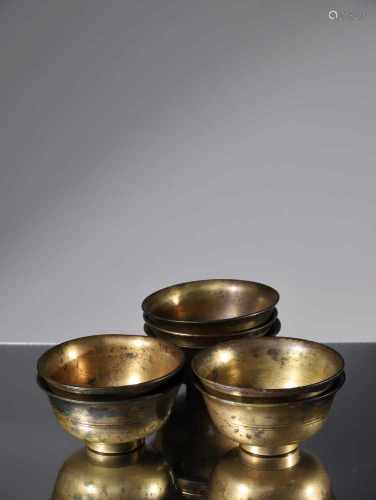 7 LITTLE BOWLSBronzeTibet , 18th centuryDimensions: Diameter 11 cmWeight: all 2154 gramsSeven