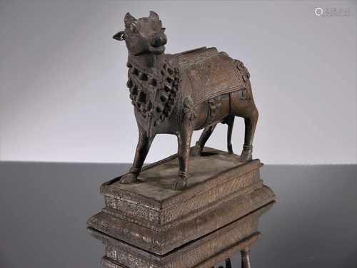 NANDIBronzeIndia 18th centuryDimensions: Height 23 cm ; Wide 19 cm ; Depth 11 cmWeight: 3068