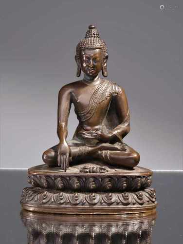 BUDDHABronzeTibet 16th centuryDimensions: Height 16 cm ; Wide 13 cm ; Depth 7 cmWeight: 478 gramsA