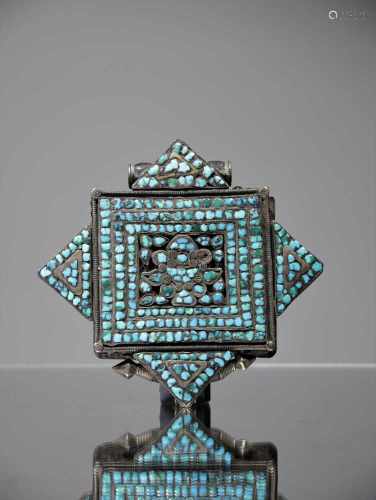 GAUSilver with turquoiseTibet, 18th centuryDimensions: Height 10 cm , Wide 10 cm , Depth 2 cmWeight: