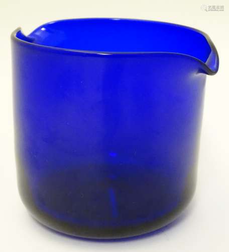 A 20thC Thomas Webb Bristol blue glass rinser, 4 1/2