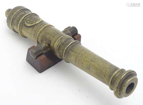 Militaria: an 18th-19thC English bronze model naval cannon,