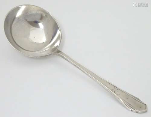 An Art Deco silver preserve spoon hallmarked Sheffield 1922 maker Joseph Elliot & Sons.