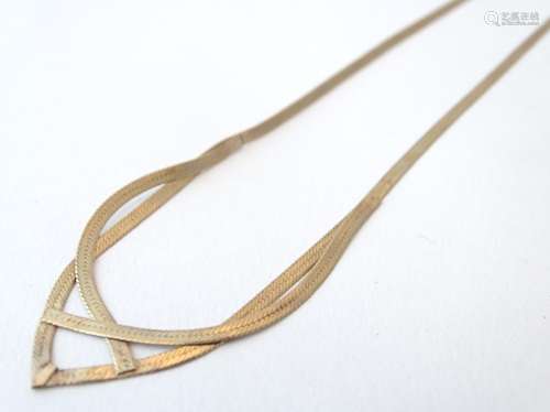 A 9ct gold necklace with engraved decoration.