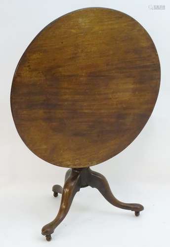 A late 18thC / early 19thC mahogany tripod table with a pedestal base and three cabriole legs.