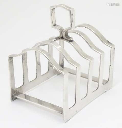 A silver 5 bar toast rack with central handle. Hallmarked Sheffield 1933, maker C. W.