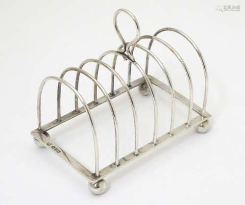A silver 7-bar toast rack hallmarked Chester 191 maker George Nathan & Ridley Hayes.