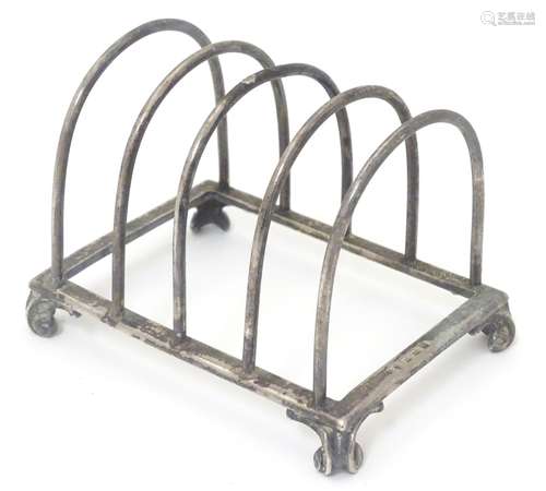 A silver 5-bar toast rack hallmarked Birmingham 1920 maker J B Chatterly & Sons Ltd.