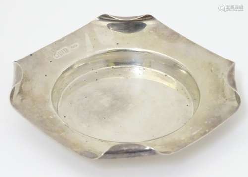 A silver dish / bottle stand hallmarked London 1911 maker Goldsmiths & Silversmiths Co.