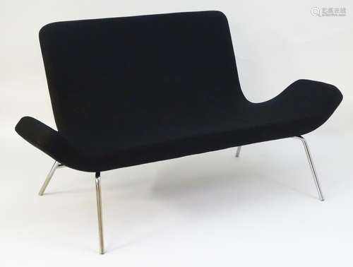 A late 20thC gondola settee with a black upholstered seat and backrest,