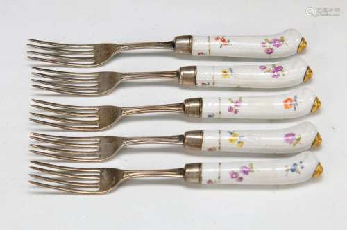 12 forks with porcelain handles of Meissen