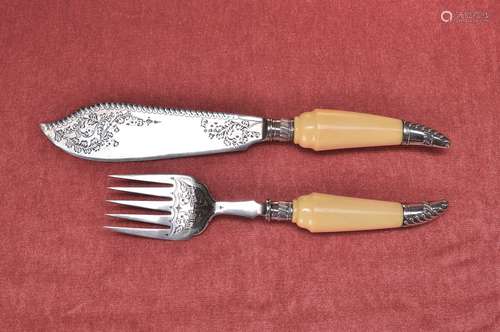 two sets of fish serving cutlery