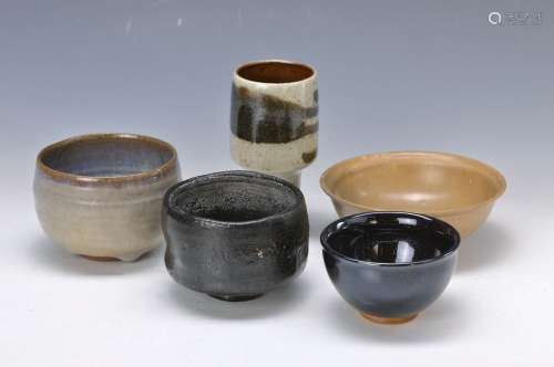 4 tea bowls and one beaker