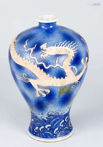 Chinese Porcelain vase, in round shape with thin n…